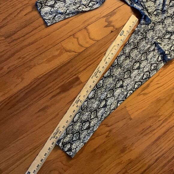 ZENANA Size XL reptile print black and white leggings - Picture 7 of 7